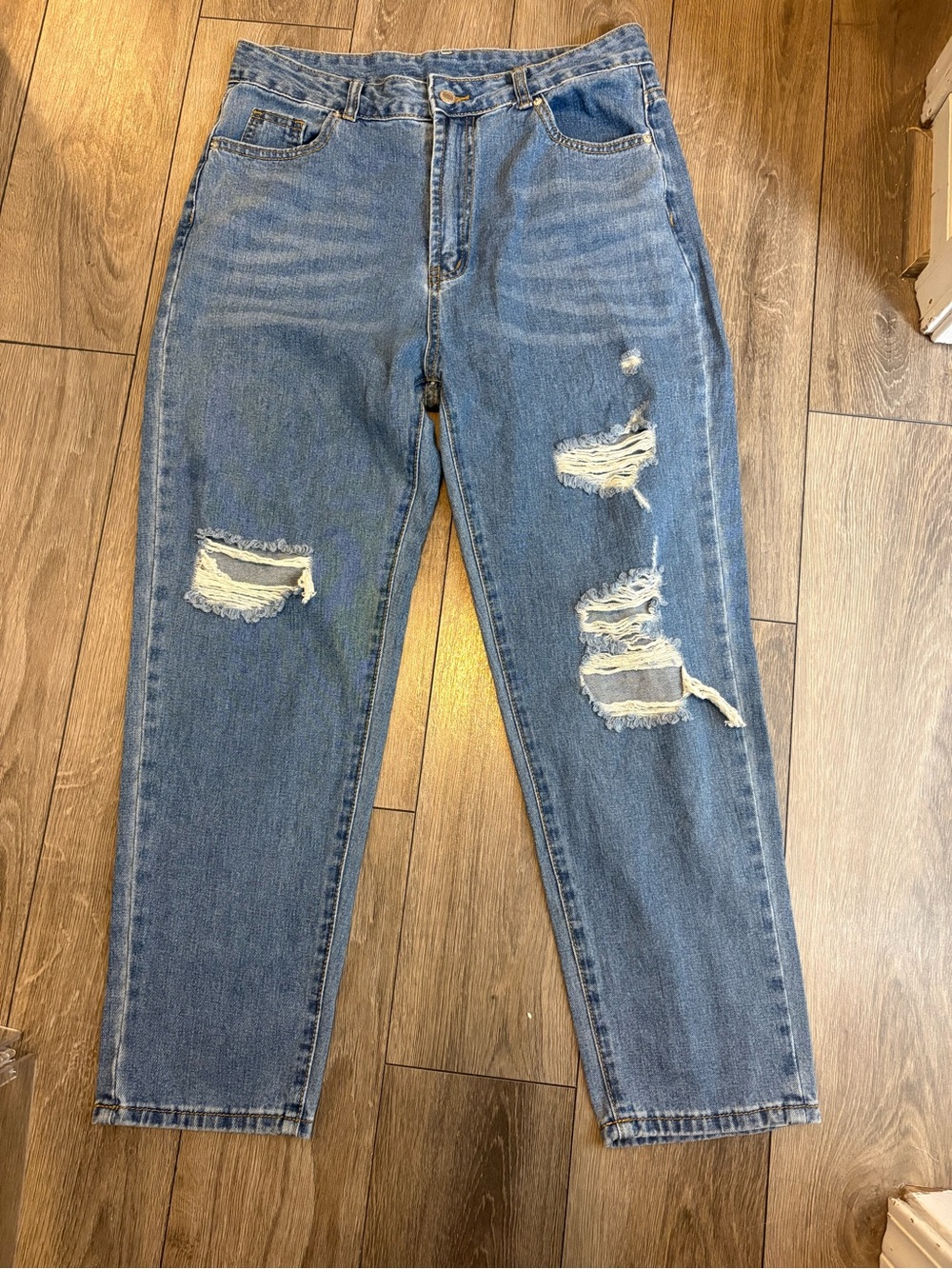 SHEIN Light Blue Women's Relaxed Distressed Jeans